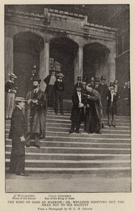 O Rei do Sião em Harrow, o Dr. Welldon apontando o Chefe da Frente para Sua Majestade de English Photographer