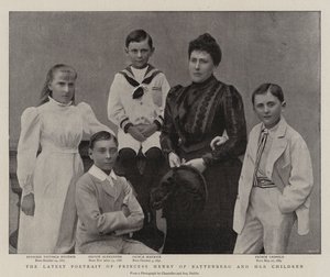 O último retrato da princesa Henrique de Battenberg e seus filhos de English Photographer