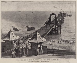 O Old Chain Pier lavado no Gale Recentes de English Photographer
