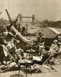 A piscina do jardim no terraço do Langbourne Club for City Women de English Photographer