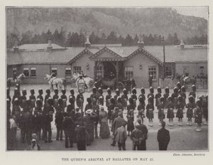 A chegada do Queens em Ballater em 27 de maio de English Photographer