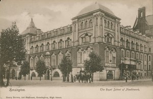A Escola Real de Costura, Kensington, Londres de English Photographer