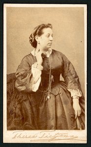 Therese Tietjens, retrato (foto a p/b) de English Photographer