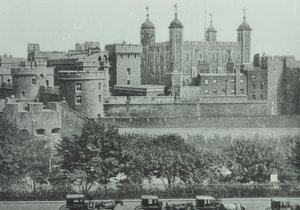 Tower Hill: vista da Torre de Londres, 1895 de English Photographer