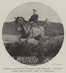 Treinando o Príncipe de Waless New Charger, Hussar levando a Cavalry Jumps em Aldershot de English Photographer