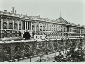 Victoria Embankment, Westminster LB: Somerset House, elevação para Victoria Embankment, 1896 de English Photographer