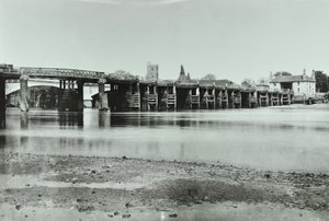 Vista, de, antigas, e, novo, putney, pontes, com, oast, casa, e, tudo, santos, igreja, em, fundo, 1885 de English Photographer