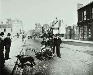 Wandsworth High Street: olhando para o oeste, 1890 de English Photographer