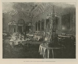 Bolo de casamento na sala de pequeno-almoço no Palácio de Buckingham de English Photographer
