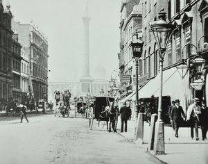 Whitehall, Westminster LB: Whitehall, olhando para Trafalgar Square, 1895 de English Photographer