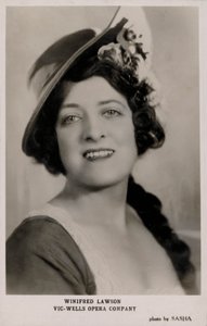 Winifred Lawson, Vic-Wells Opera Company (foto a p/b) de English Photographer