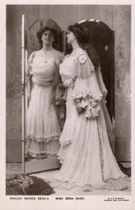 Zena Dare, cantora e atriz inglesa (foto a p/b) de English Photographer