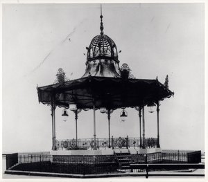 Coreto ornamental em East End Park, Leeds
