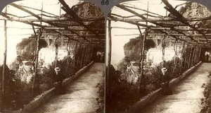 Um convento dos Capuchinhos e as grandes falésias de Amalfi, uma vista estereoscópica (foto sépia) de English School