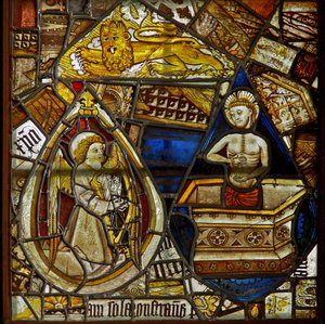 Um painel na janela do leste representando Cristo da Piedade subindo do sepulcro; também um anjo musical com uma harpa e um leão de St Marks em meio a fragmentos de English School