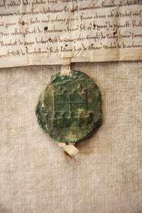 Antigo selo com uma imagem do castelo original, feito para Guilherme de Albini IV, c.1267 (papel & cera) de English School