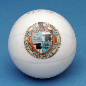 Miniatura de lembrança armorial com transferência decorativa do escudo de Portobello (cerâmica) de English School