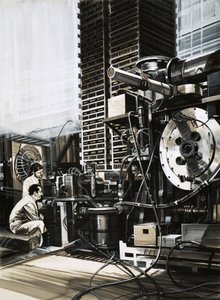 Bancos de capacitores necessários para inflamar o plasma em câmaras eletromagnéticas de English School