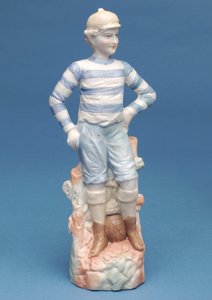 Figura Bisque de um jogador de futebol menino no kit listrado azul e branco, c.1890s (cerâmica) de English School