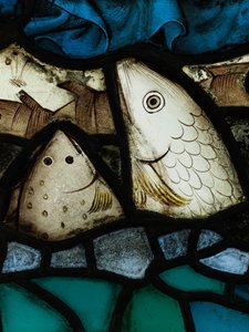 Seção conservada da Grande Janela Leste na Catedral de York: "A Criação Adora o Cordeiro" de English School