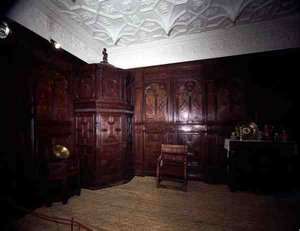 Detalhe dos painéis de carvalho na Câmara Inlaid de English School