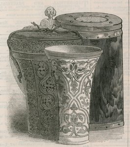 Vasos para beber: The Luck of Eden Hall, com estojo de couro para o mesmo, e uma caneca de madeira de English School