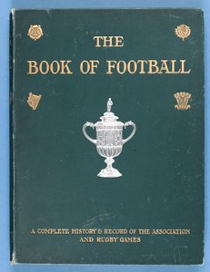 Capa do livro de futebol. Uma história completa e registro da associação e jogos de rugby 1905 de English School