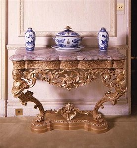Mesa de console esculpida George II, c.1750 (madeira dourada com tampo de mármore) de English School