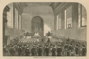 Interior da capela durante o serviço divino de English School