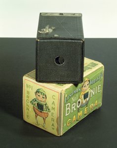 Câmera Kodak Brownie com caixa original, c.1902 (madeira e papelão)