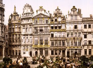 As velhas casas da Grand Place, em Bruxelas (foto colorida à mão) de English School