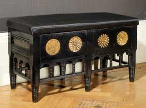 Otomano, c.1870 (madeira ebonizada, pintada e dourada)
