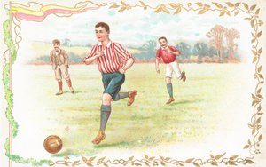 Cartão postal com os homens jogando futebol de English School