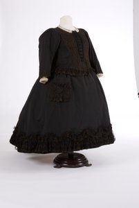 Vestido da rainha Victorias, década de 1890 (seda e rede) de English School