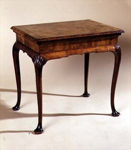 Mesa lateral, c.1710 (nogueira) de English School