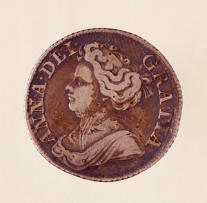 Silver english Groschen, reinado da rainha Anne Stuart (Anne of Great Britain) (1665-1714) 1712. Diam. 2,5 cm Nápoles, museo archeologico de English School