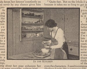 Sylvia na cozinha do 113 Inverness Terrace, em "Sylvia Townsend Warner: A Writer Who Follows None of the Rules", Everyman New Series 4 de English School