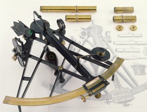 Sextante de Dez Polegadas, provavelmente de George Adams (1750-95), assinado pelo negociante William Healer (1763-1815) (latão com acabamento oxidado original)