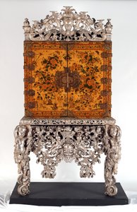 The Witcombe Cabinet, c.1697 (madeira japanizada e prateada)
