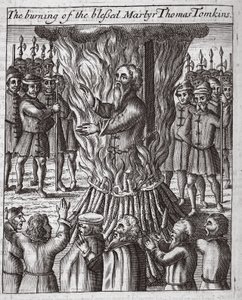 A queimadura do bem-aventurado mártir Thomas Tomkins, ilustração de "Acts and Monuments" de John Foxe, nona edição, pub. 1684 (litografia) de English School