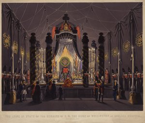 O estado dos restos mortais de F M O Duque de Wellington no Chelsea Hospital, Novembro de 1852 (gravura a cores) de English School