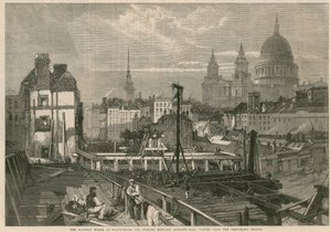 A ferrovia trabalha em Blackfriars e se abre em direção a Ludgate Hill, Londres, vista da ponte temporária de English School
