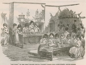 Trabalho de brinquedo nas garotas maltrapilhas da escola, (camelo) Grays Yard, James Street, Oxford Street de English School