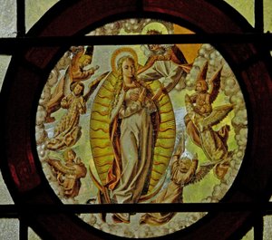 Janela retratando a Assunção da Virgem Maria de English School