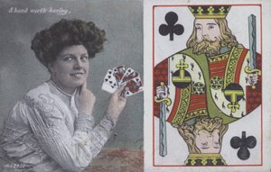 Mulher com cartas de jogar e o rei de paus (litografia a cores) de English School