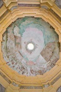 Abóbada com uma perspectiva de olho de pássaro do Santuário de Enrico and Guidobono Bartolomeo Haffner