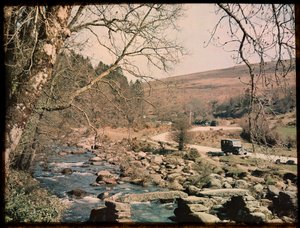 Clapper Bridge, Dartmeet, Widecombe in the Moor, Teignbridge, Devon, Reino Unido de Eric Maybank