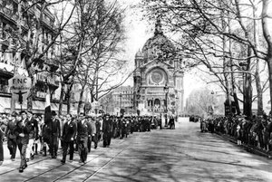 Comemorando Joana d&39;Arc na Igreja de Santo Agostinho, Paris, 1931 de Ernest Flammarion