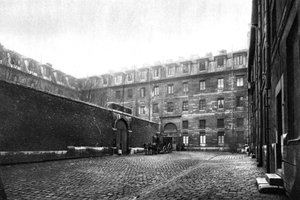 Pátio da prisão feminina de Saint Lazare, Paris, 1931.