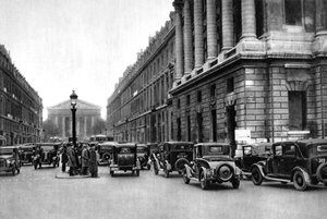Entrada para a Rue Royale com a Madeleine à distância, Paris, 1931 de Ernest Flammarion